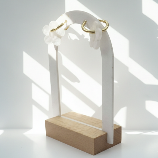 Pendientes de flores perladas – Oro elegante