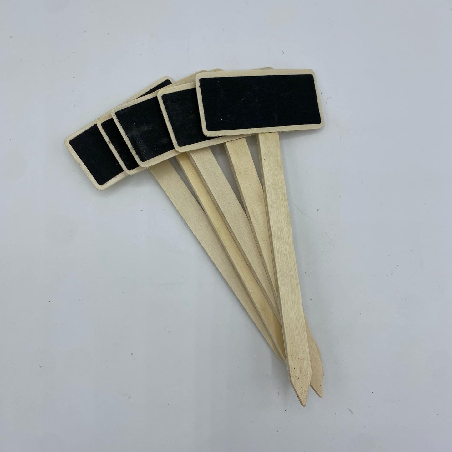 etiquette type ardoise pour écrire le nom des plantes