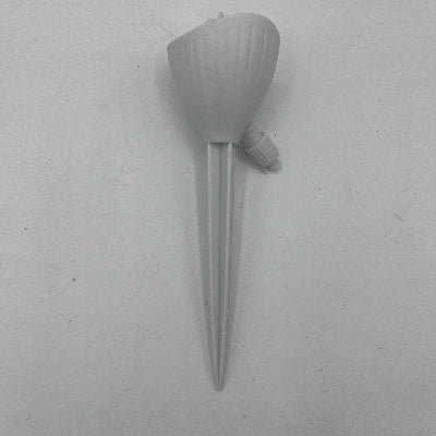 arroseur goutte a goutte blanc sur fond blanc