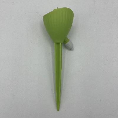 arroseur goutte a goutte vert clair sur fond blanc