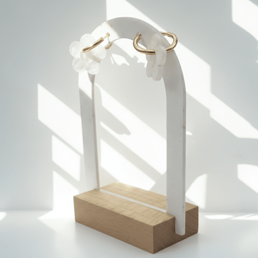 Boucles d’Oreilles Fleur Nacrée – Dorées Élégantes - Jungle Feed