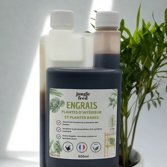 Bouteille d'engrais liquide pour plantes d'intérieur et plantes rares de la marque Jungle Feed. Ce nutriment favorise la croissance et la vitalité des végétaux.