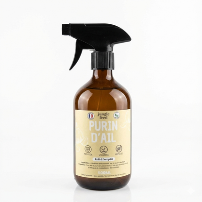 Bouteille de spray Purin d'Ail de la marque Jungle Feed, isolée sur fond blanc. Solution naturelle de 500ml pour protéger et vigoriser les plantes.