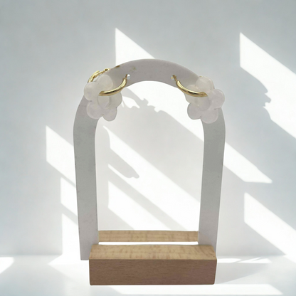 Pendientes de flores perladas – Oro elegante