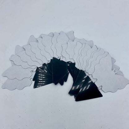 20 Feuilles de recharge d'attrape-moucherons en forme de papillon avec une pointe noire triangulaire, vue sur un fond blanc.