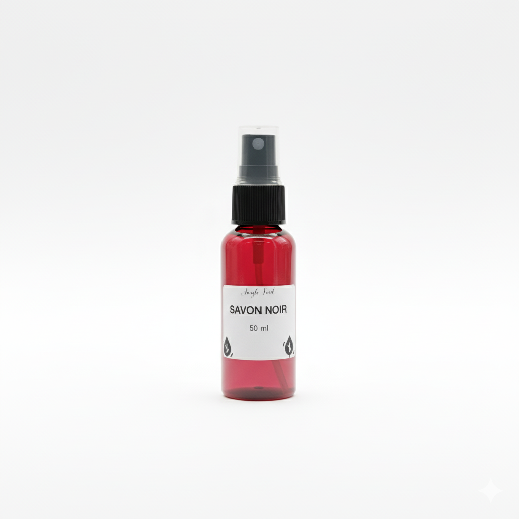 Flacon de savon noir liquide d'Ardèche 50 ml sur fond blanc, produit bien éclairé.